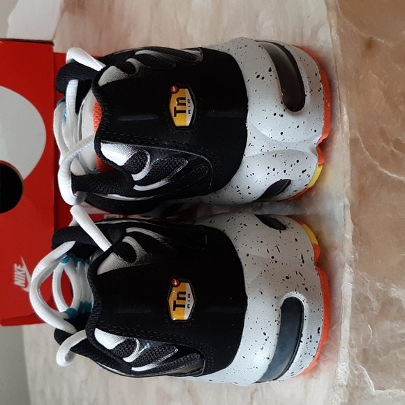 Nike Air Max Plus, Black Turf Orange - Size 5Y = men's 5 and women's 6.5 - Picture 5 of 7